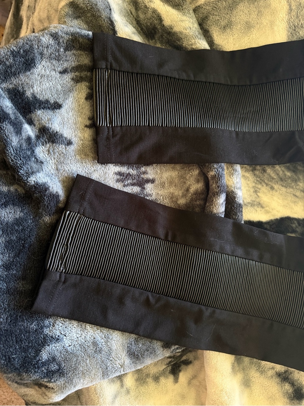 Peter Nygard Black Ribbed Pants - Picture 4 of 7
